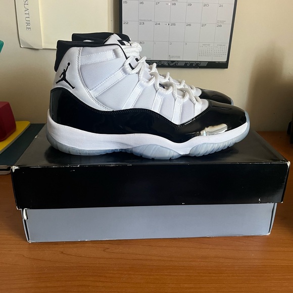 Air Jordan 11 Retro - Picture 10 of 13